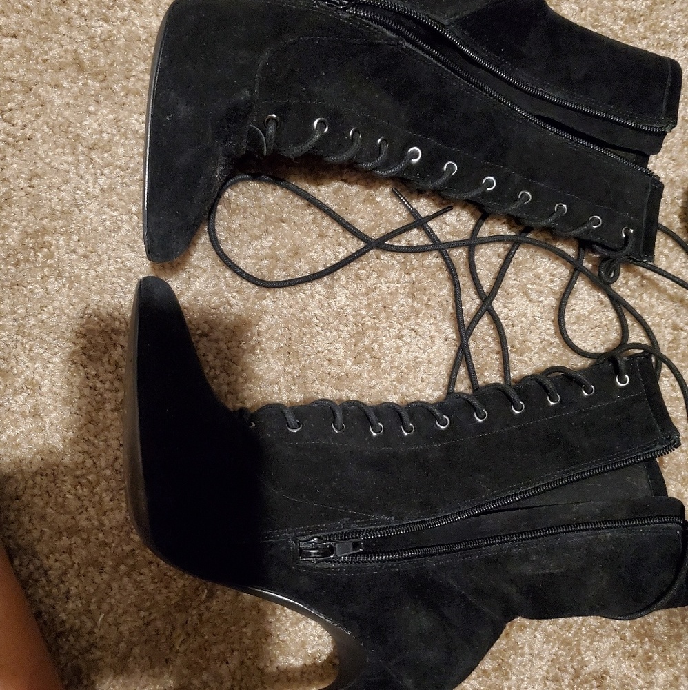 Shoes SOLD‼️ - Picture 2 of 3